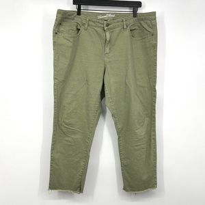 Universal Thread Jeans Mid Rise Boyfriend Crop Green Fray Hem